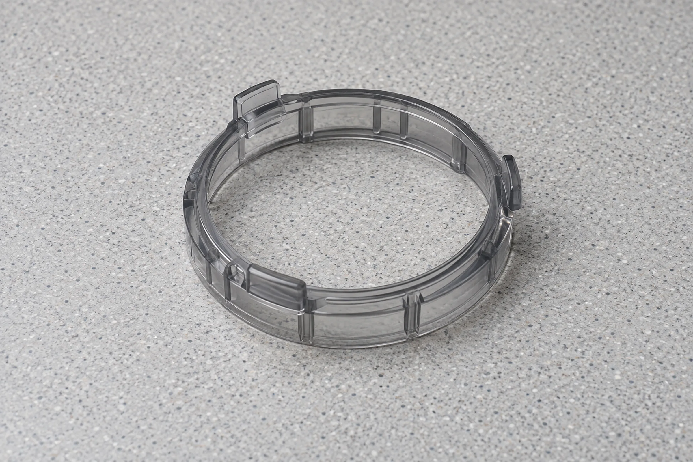Lampenhalterring aus klargrauem Polycarbonat